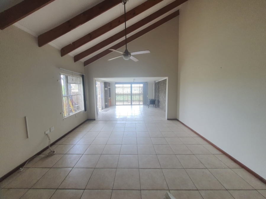 To Let 3 Bedroom Property for Rent in Beacon Bay Eastern Cape